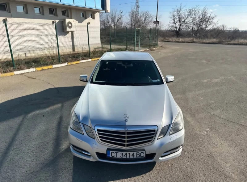 Mercedes-Benz E 220, снимка 4 - Автомобили и джипове - 53024883
