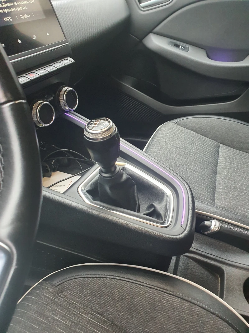 Renault Clio TCE, снимка 7 - Автомобили и джипове - 53009679