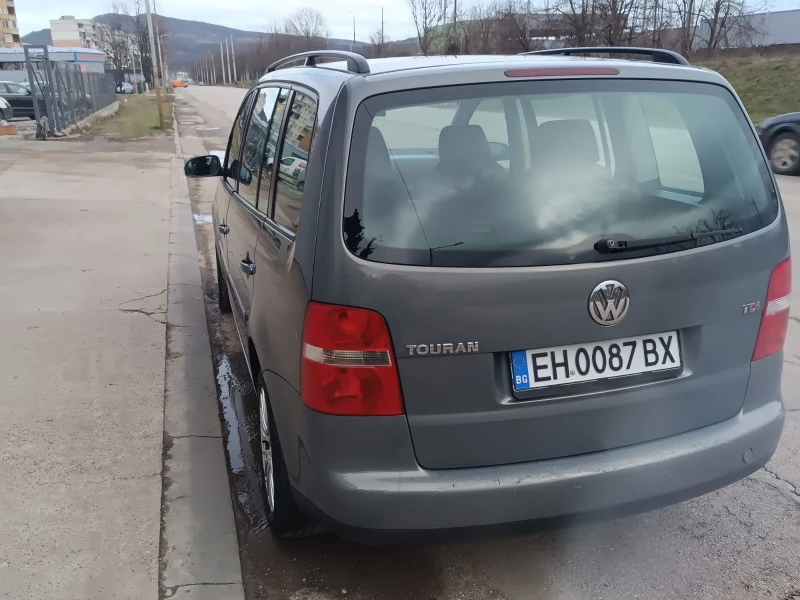 VW Touran 2.0 дизел, снимка 10 - Автомобили и джипове - 53269632