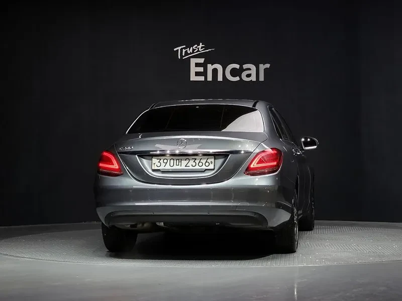 Mercedes-Benz C 200, снимка 4 - Автомобили и джипове - 55842025