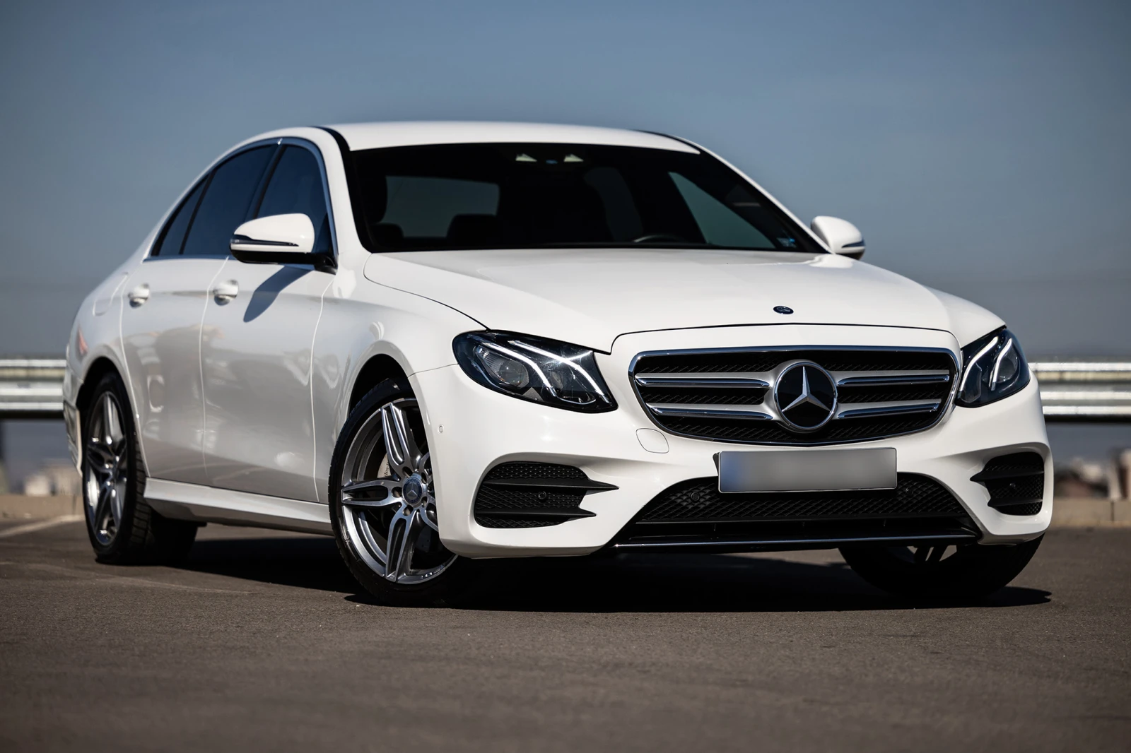 Mercedes-Benz E 220 AMG Distronic Digital 85000км , снимка 1