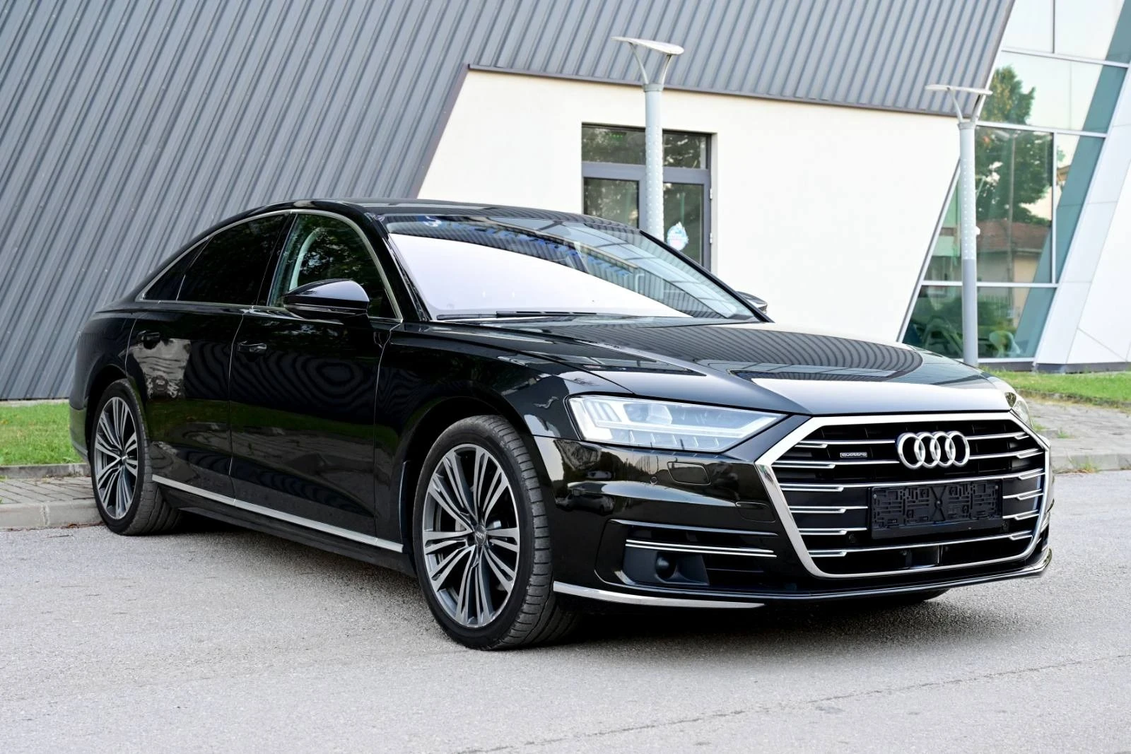 Audi A8 50 TDI* DISTRONIC* MATRIX* SOFT* СЕРВИЗНА ИСТОРИЯ - изображение 3