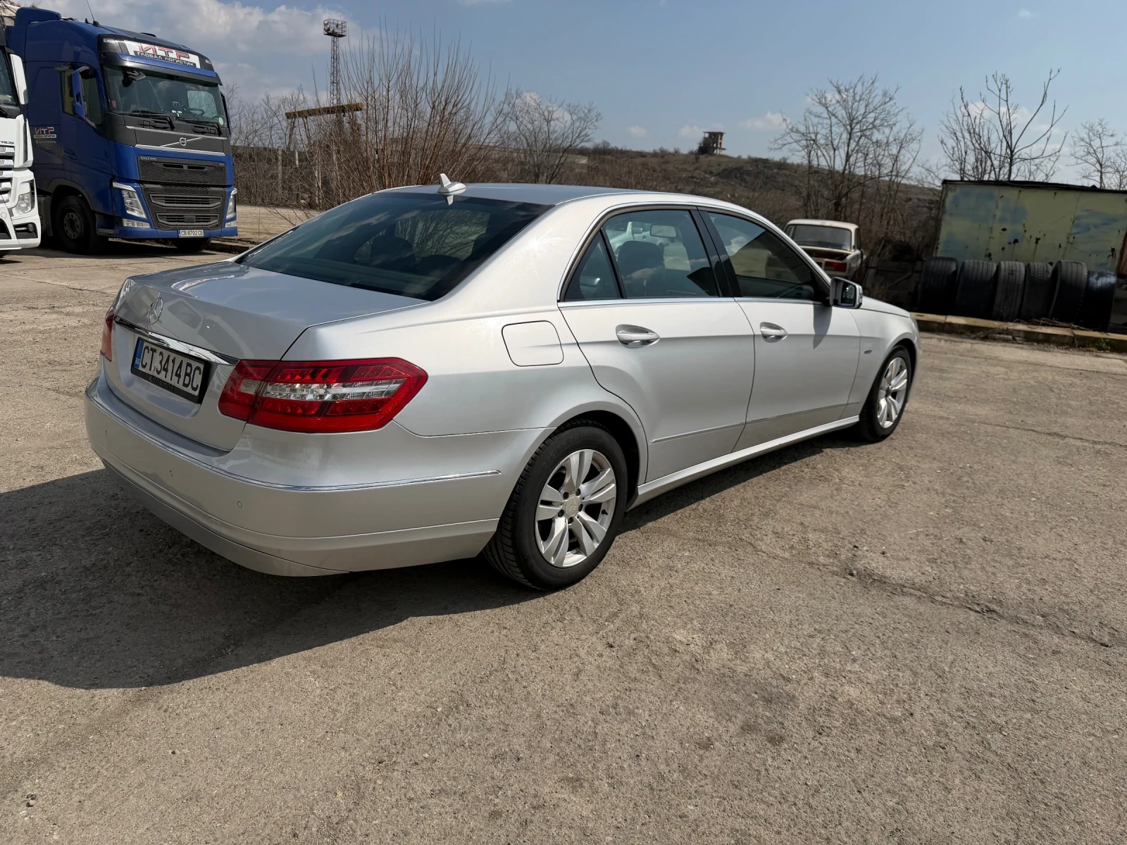 Mercedes-Benz E 220, снимка 5 - Автомобили и джипове - 53564616