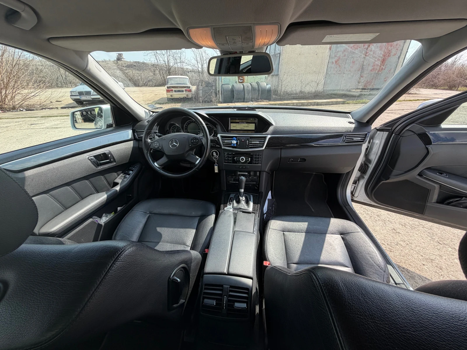 Mercedes-Benz E 220, снимка 6 - Автомобили и джипове - 53564616