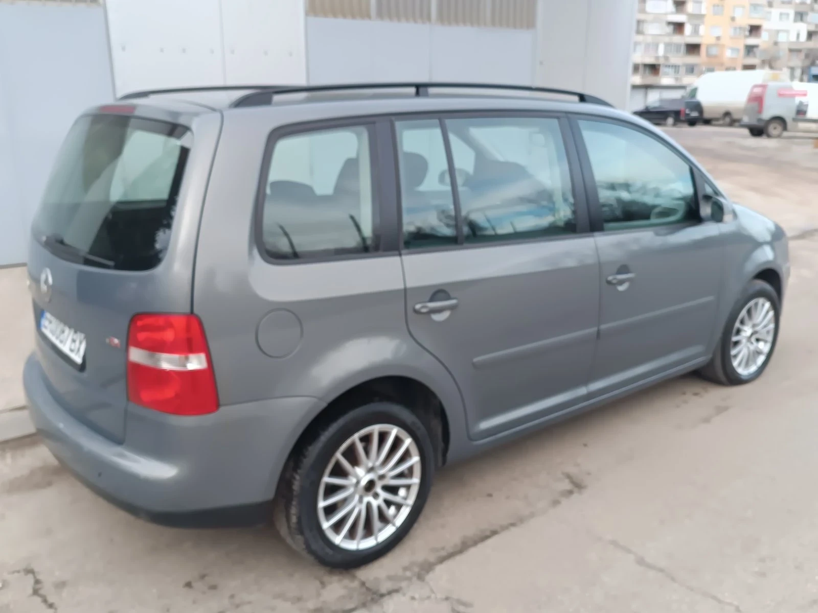 VW Touran 2.0 дизел - изображение 2