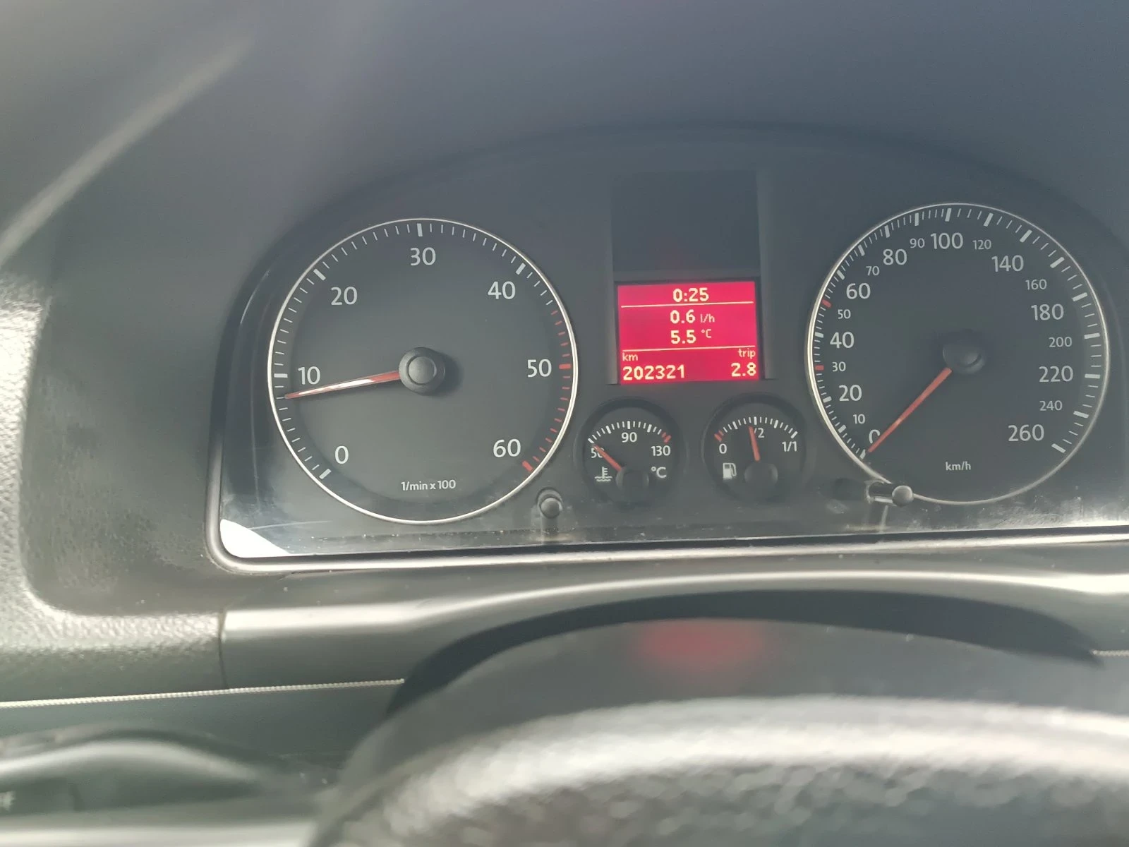 VW Touran 2.0 дизел - изображение 5