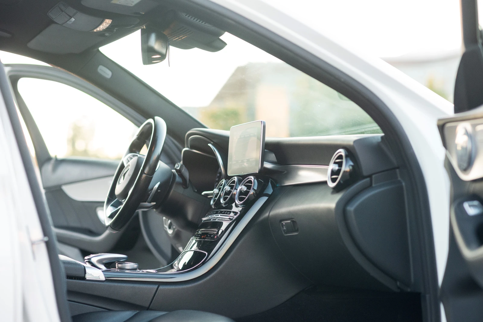 Mercedes-Benz C 220 4Matic AMG / Digital Cockpit, снимка 9 - Автомобили и джипове - 54198345