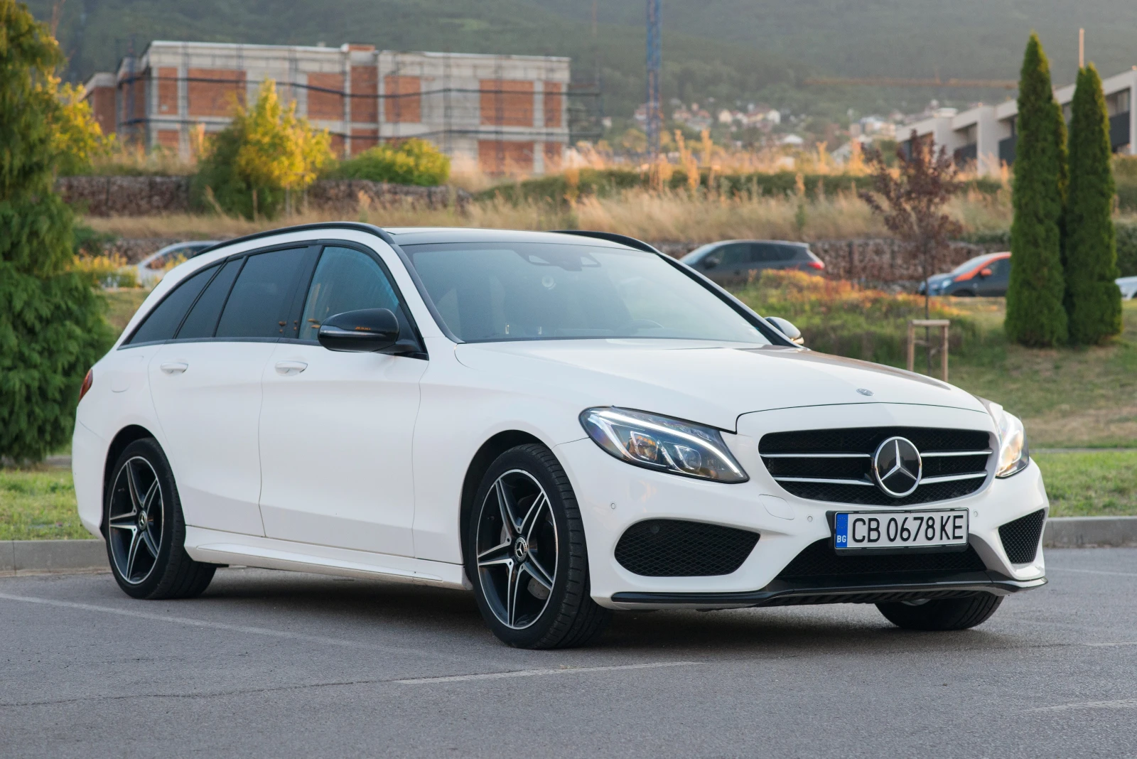 Mercedes-Benz C 220 4Matic AMG / Digital Cockpit, снимка 2 - Автомобили и джипове - 54198345