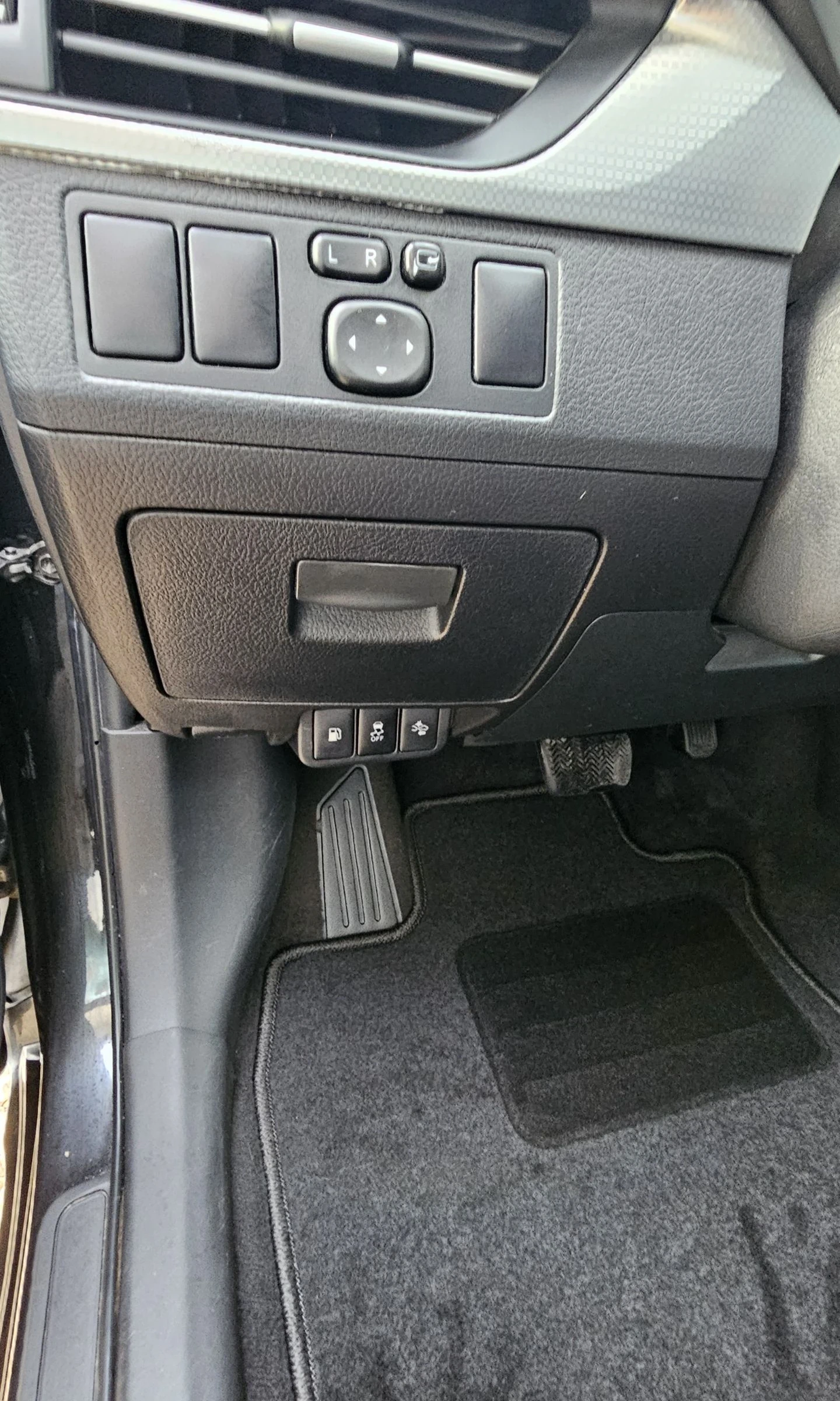 Toyota Avensis 1.8, 147ks Valvematic Edition  S, снимка 14 - Автомобили и джипове - 54622872