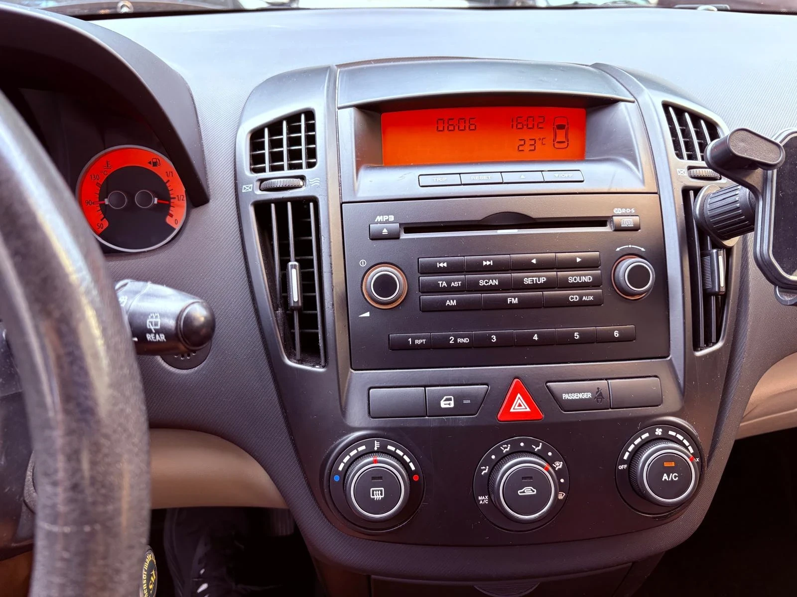 Kia Ceed ГАЗ.ИНЖ.КЛИМАТИК!!!, снимка 4 - Автомобили и джипове - 55304049