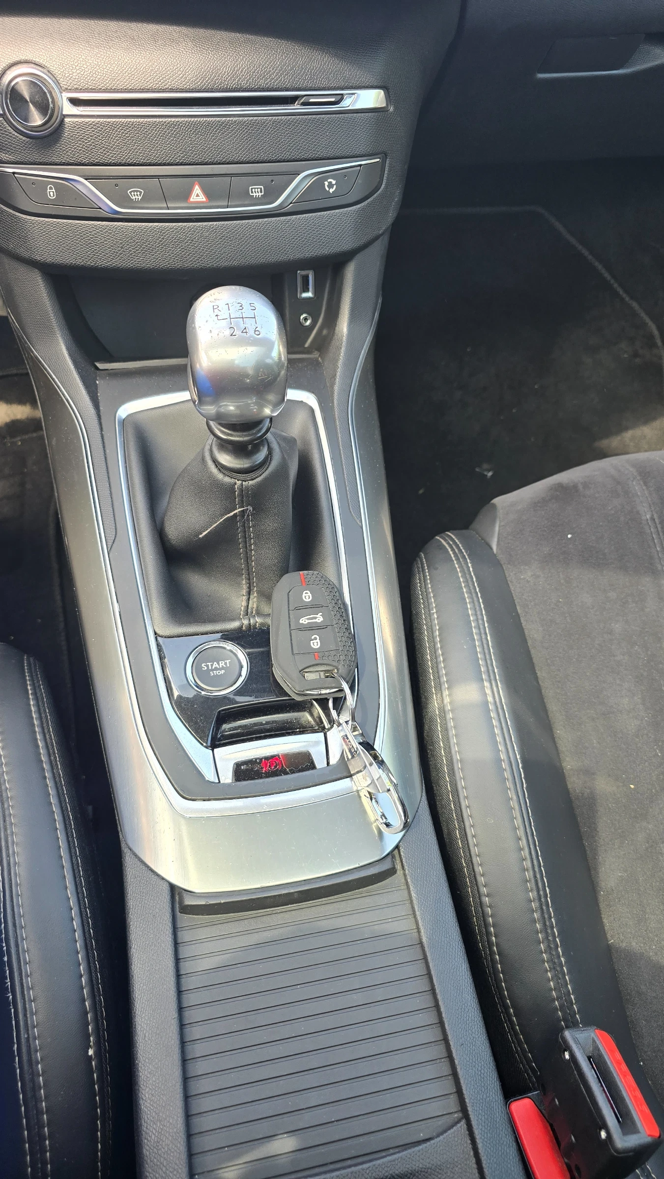 Peugeot 308 1.6 HDI 115 HP, снимка 12 - Автомобили и джипове - 55530794