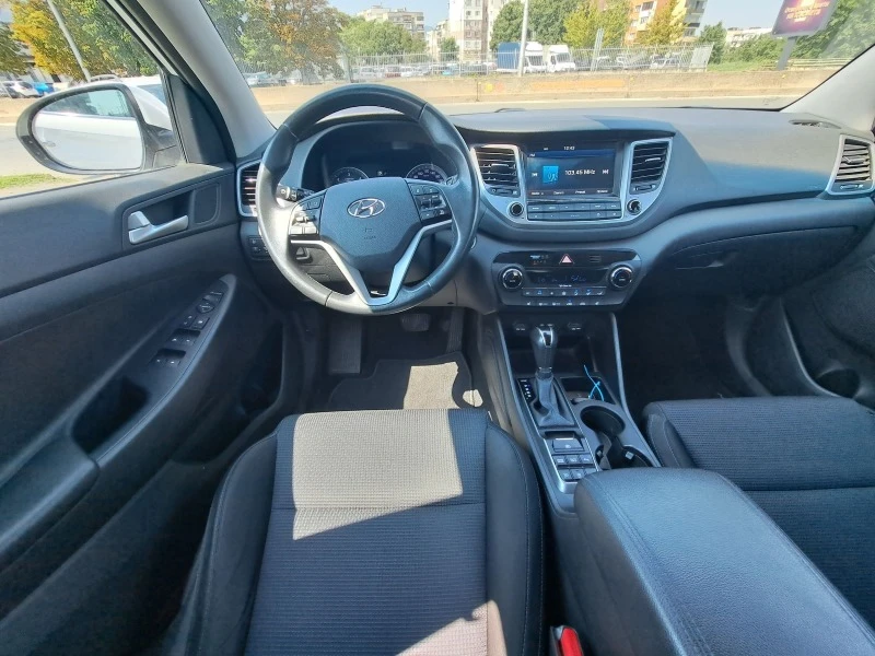 Hyundai Tucson, снимка 10 - Автомобили и джипове - 42085475