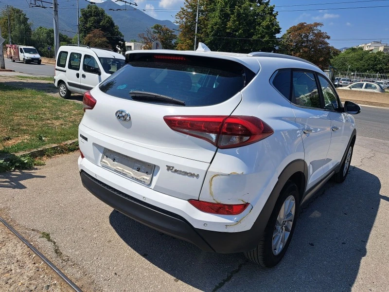 Hyundai Tucson, снимка 6 - Автомобили и джипове - 42085475