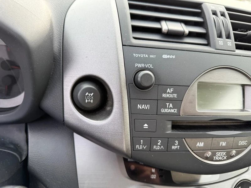 Toyota Rav4 /2.2D4D/4WD/, снимка 14 - Автомобили и джипове - 51701412