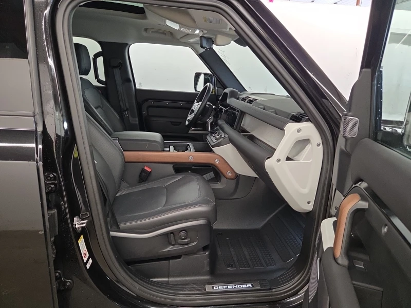 Land Rover Defender 110 P400 X-Dynamic SE, снимка 15 - Автомобили и джипове - 53170811
