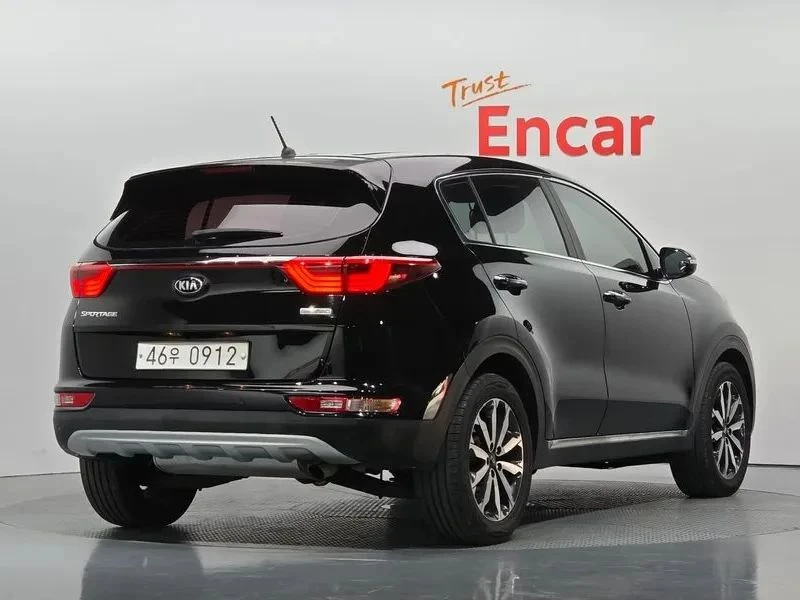 Kia Sportage, снимка 2 - Автомобили и джипове - 56687836