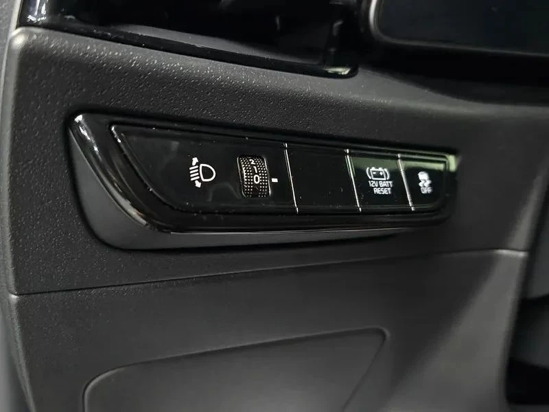 Kia Niro, снимка 14 - Автомобили и джипове - 56719703