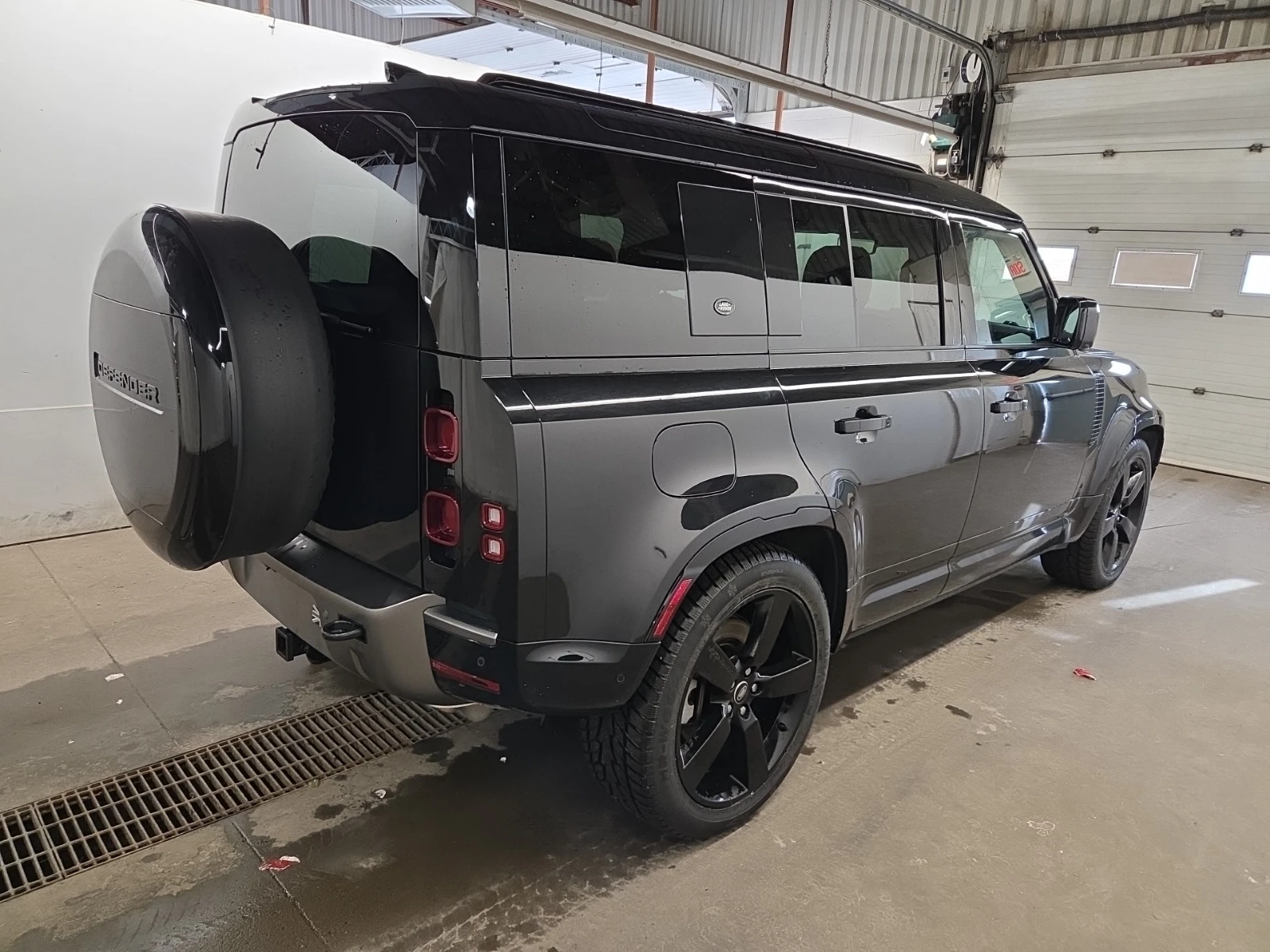 Land Rover Defender 110 P400 X-Dynamic SE - изображение 3