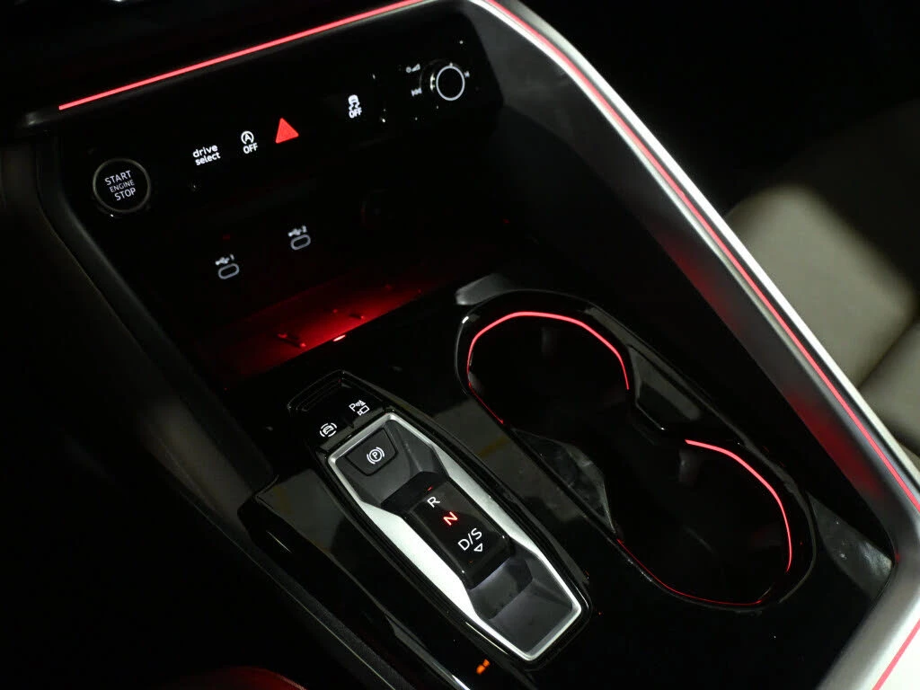 Audi Q5 quattro Premium 40 TFSI * АвтоКредит (ЦЕНА ДО БГ) , снимка 14 - Автомобили и джипове - 53724333