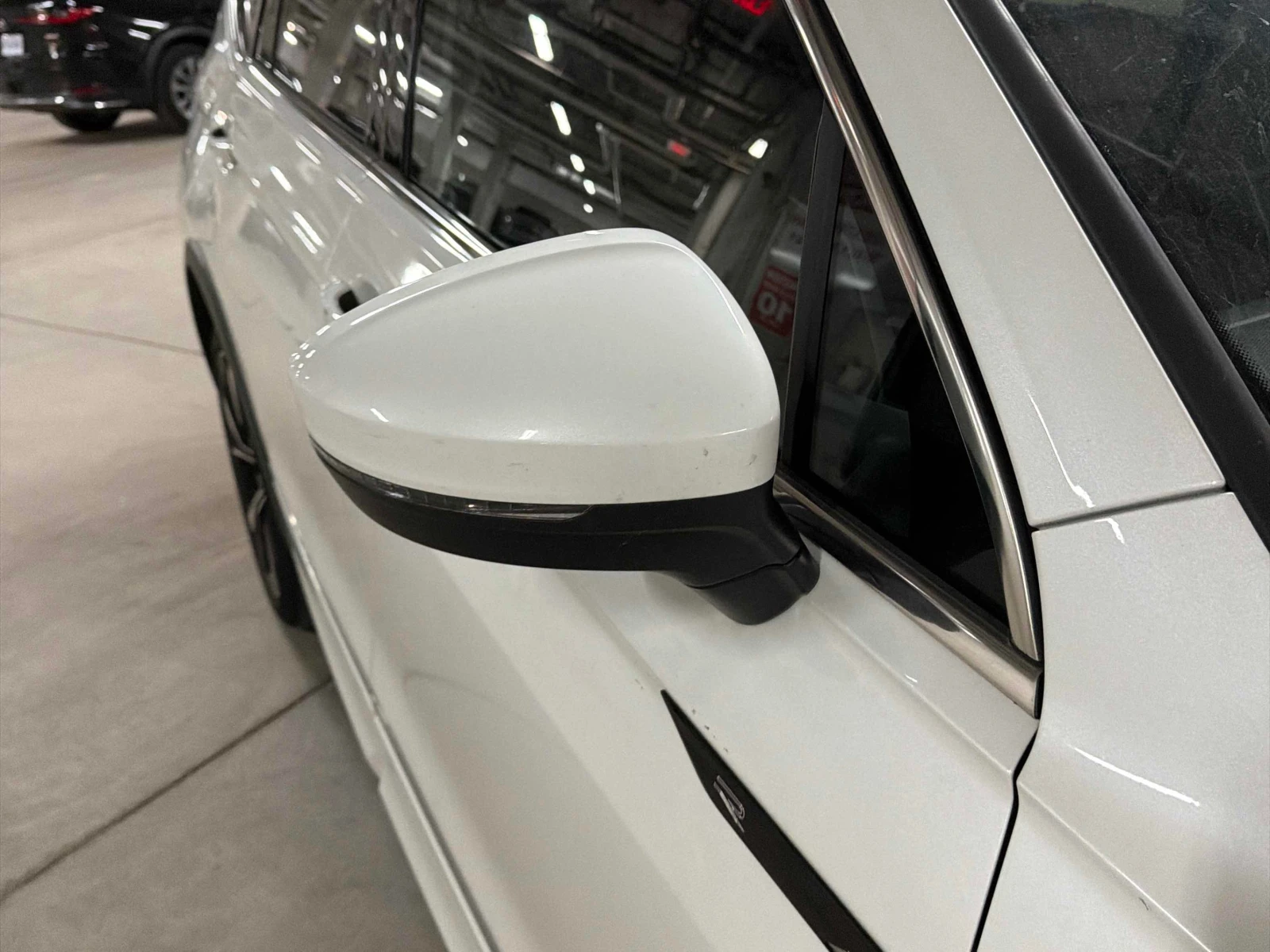 VW Tiguan Highline R Line / 360 / ОБДУХВАНЕ / FENDER, снимка 16 - Автомобили и джипове - 55857852