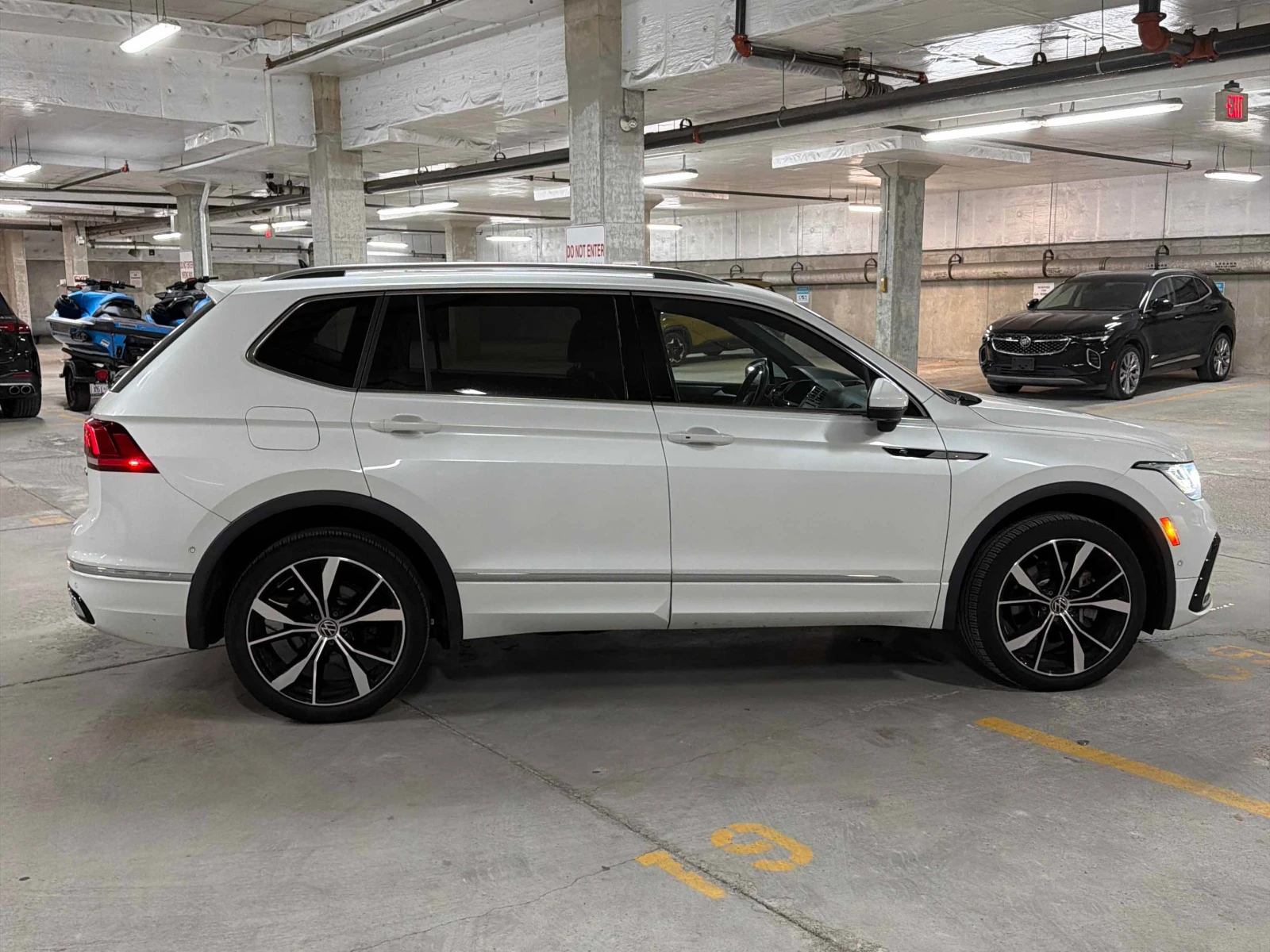 VW Tiguan Highline R Line / 360 / ОБДУХВАНЕ / FENDER, снимка 3 - Автомобили и джипове - 55857852
