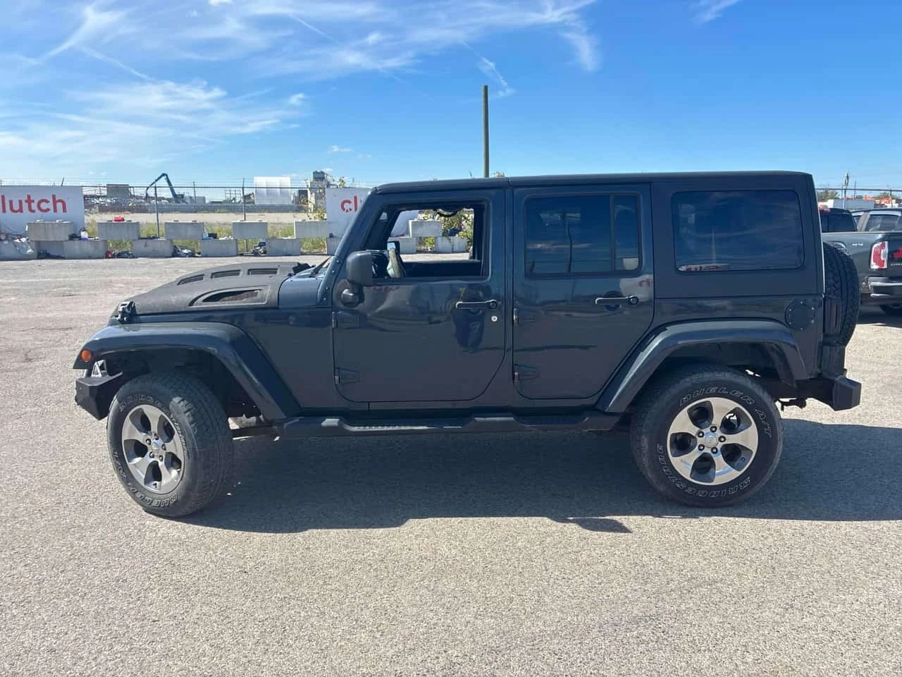Jeep Wrangler 4WD 4dr Sahara/CARFAX/ФИНАНСИРАНЕ, снимка 2 - Автомобили и джипове - 56185801