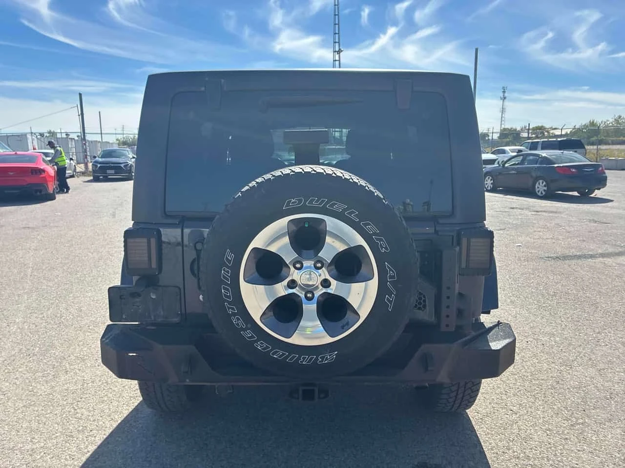 Jeep Wrangler 4WD 4dr Sahara/CARFAX/ФИНАНСИРАНЕ, снимка 4 - Автомобили и джипове - 56185801