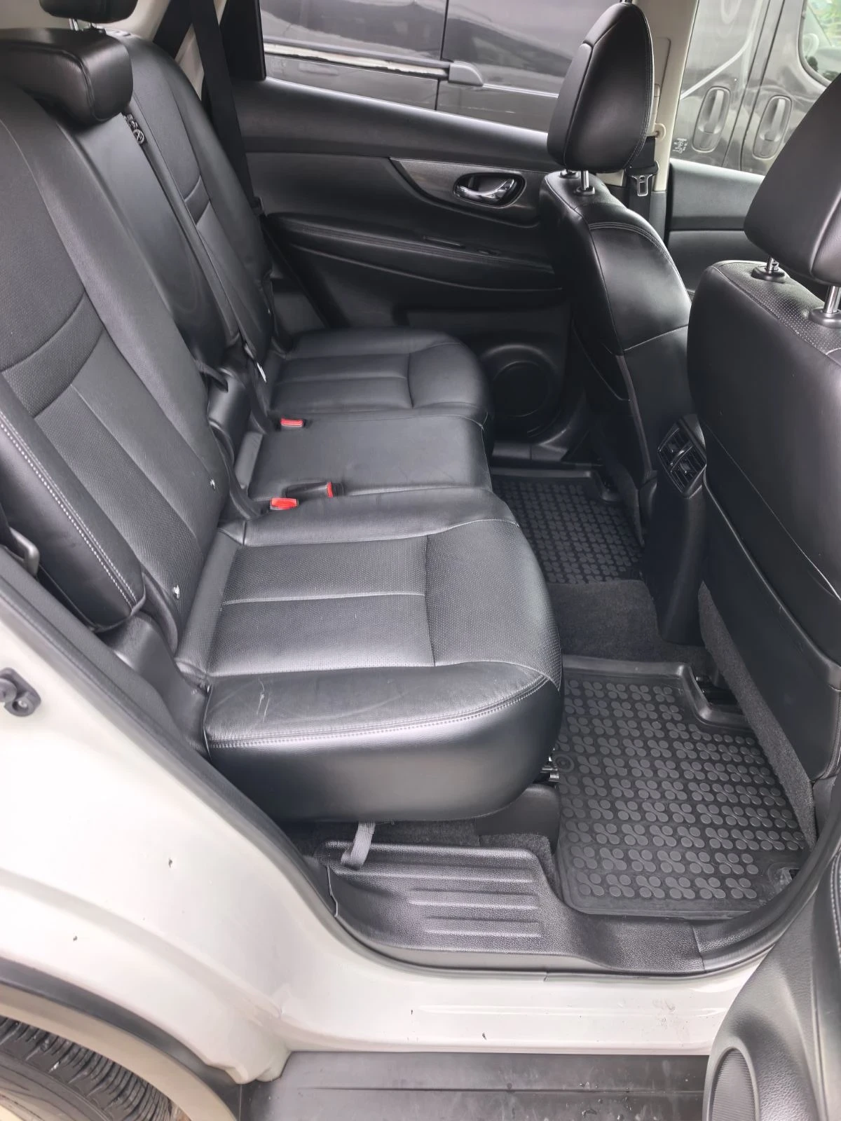 Nissan X-trail 1.6, снимка 9 - Автомобили и джипове - 56616140