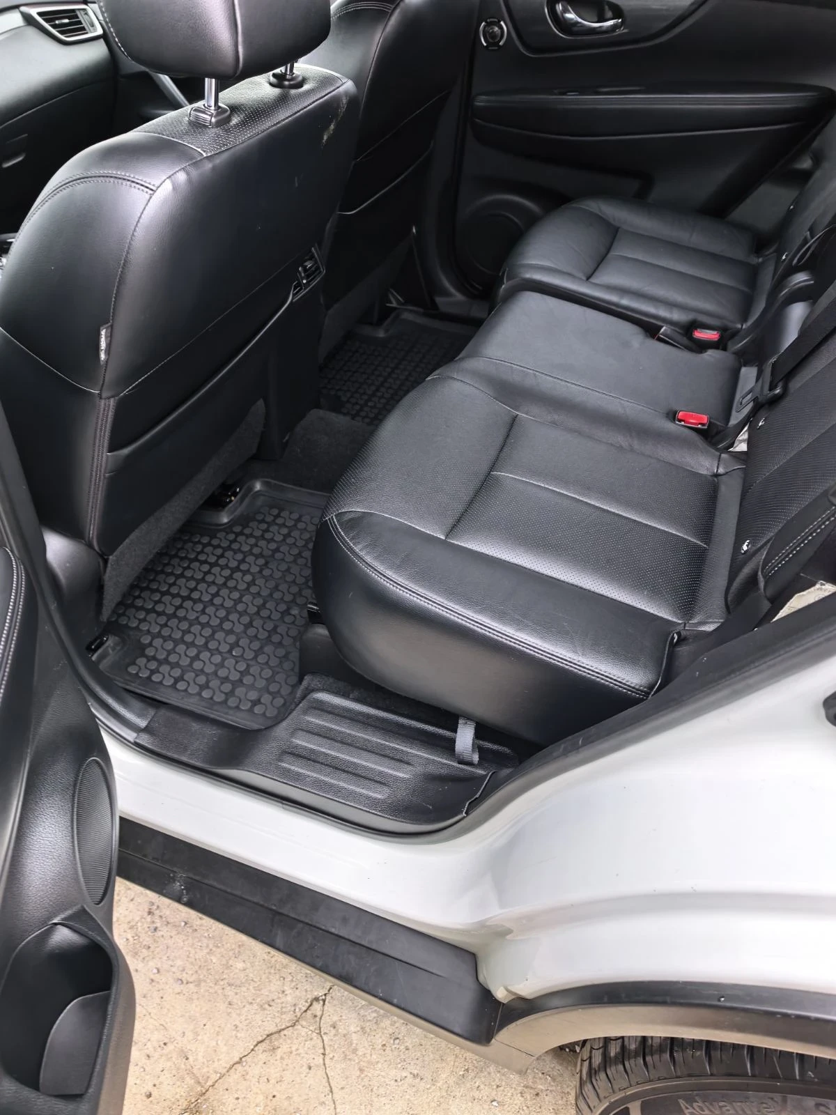 Nissan X-trail 1.6, снимка 8 - Автомобили и джипове - 56616140