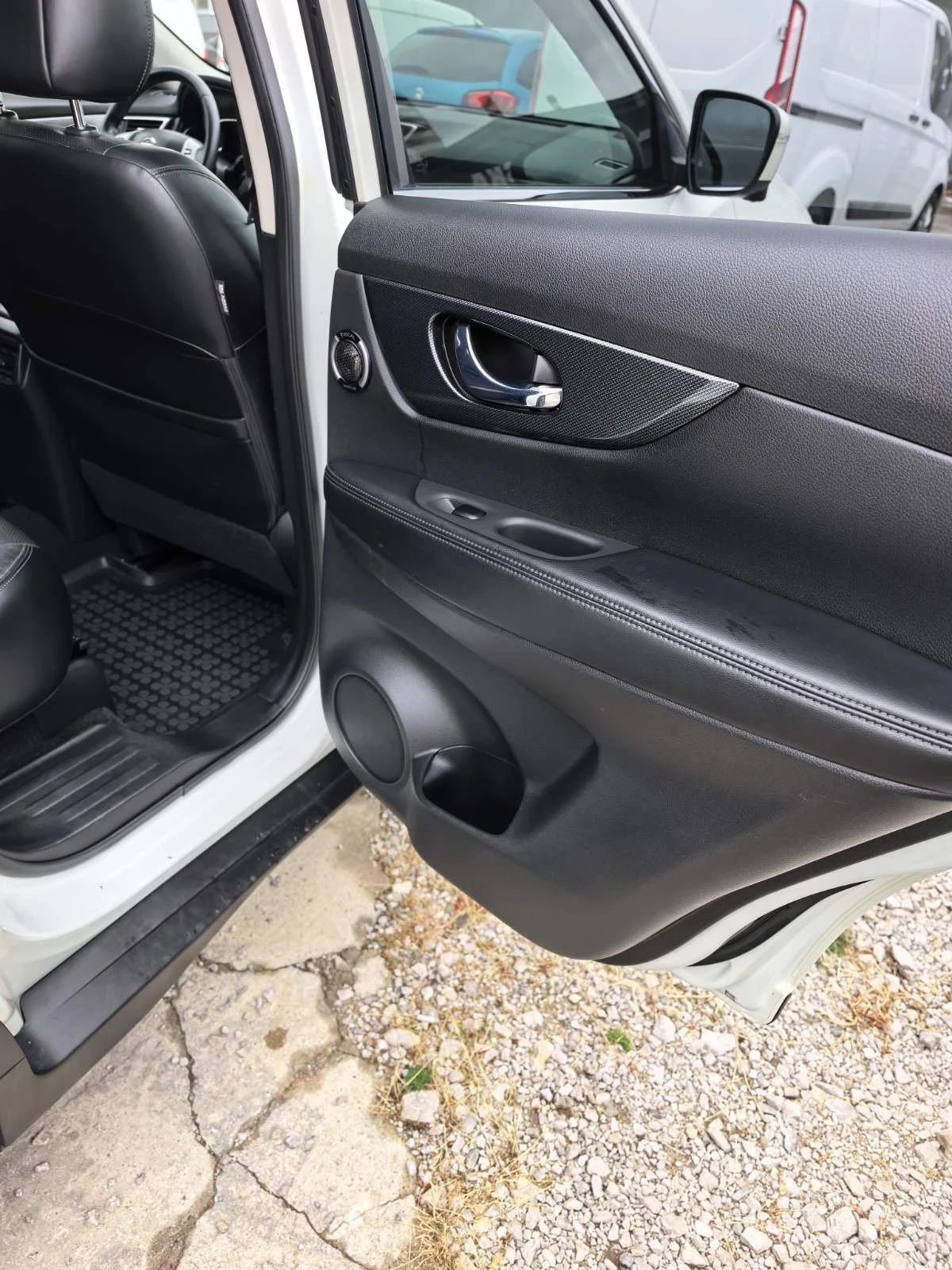 Nissan X-trail 1.6, снимка 12 - Автомобили и джипове - 56616140