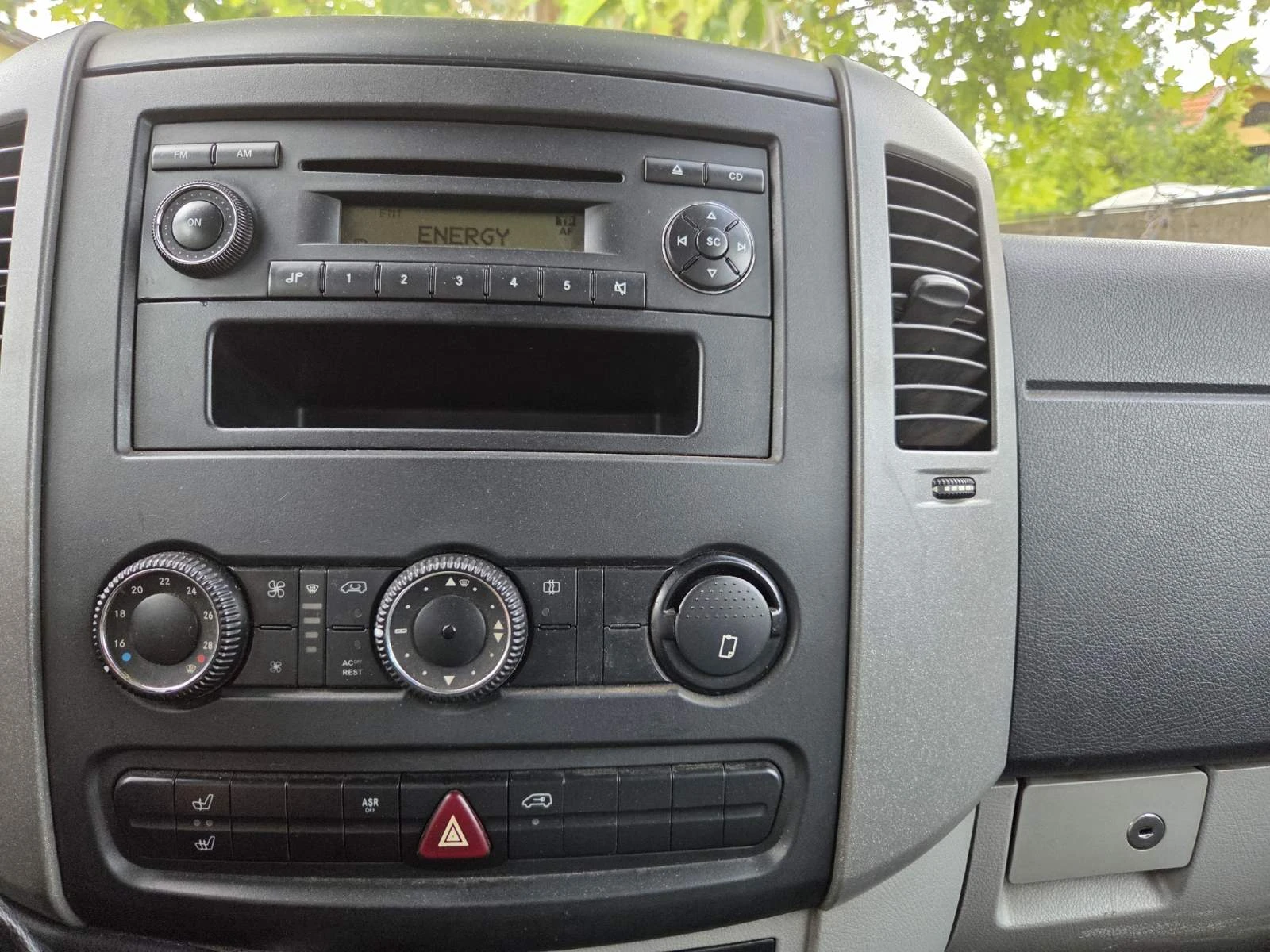 VW Crafter 2.5TDI Първи собственик - изображение 10