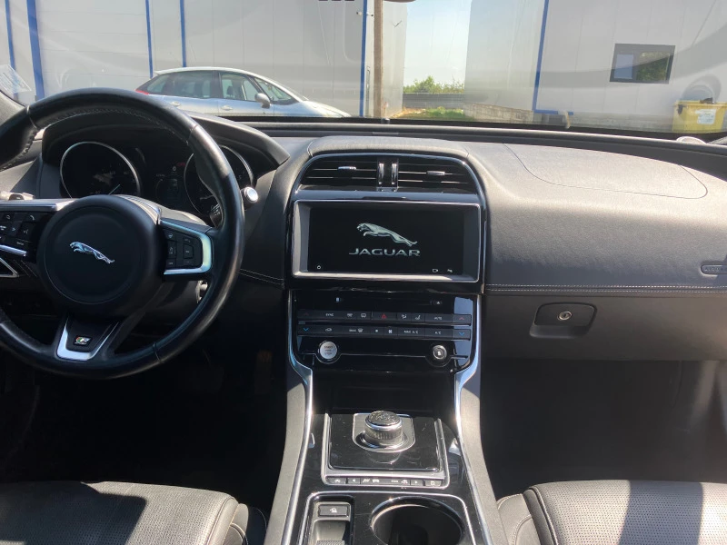 Jaguar XE R SPORT 35T V6 AWD, снимка 9 - Автомобили и джипове - 46502960