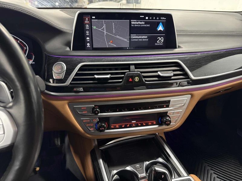 BMW 750 * АВТО КРЕДИТ* ЦЕНА ДО БГ * Сервизна история * , снимка 9 - Автомобили и джипове - 52956574