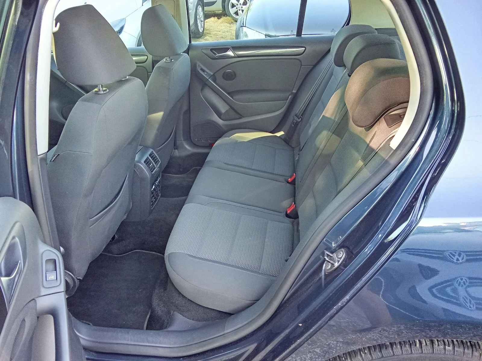 VW Golf 1.6TDI- BLUEMOTION - изображение 8