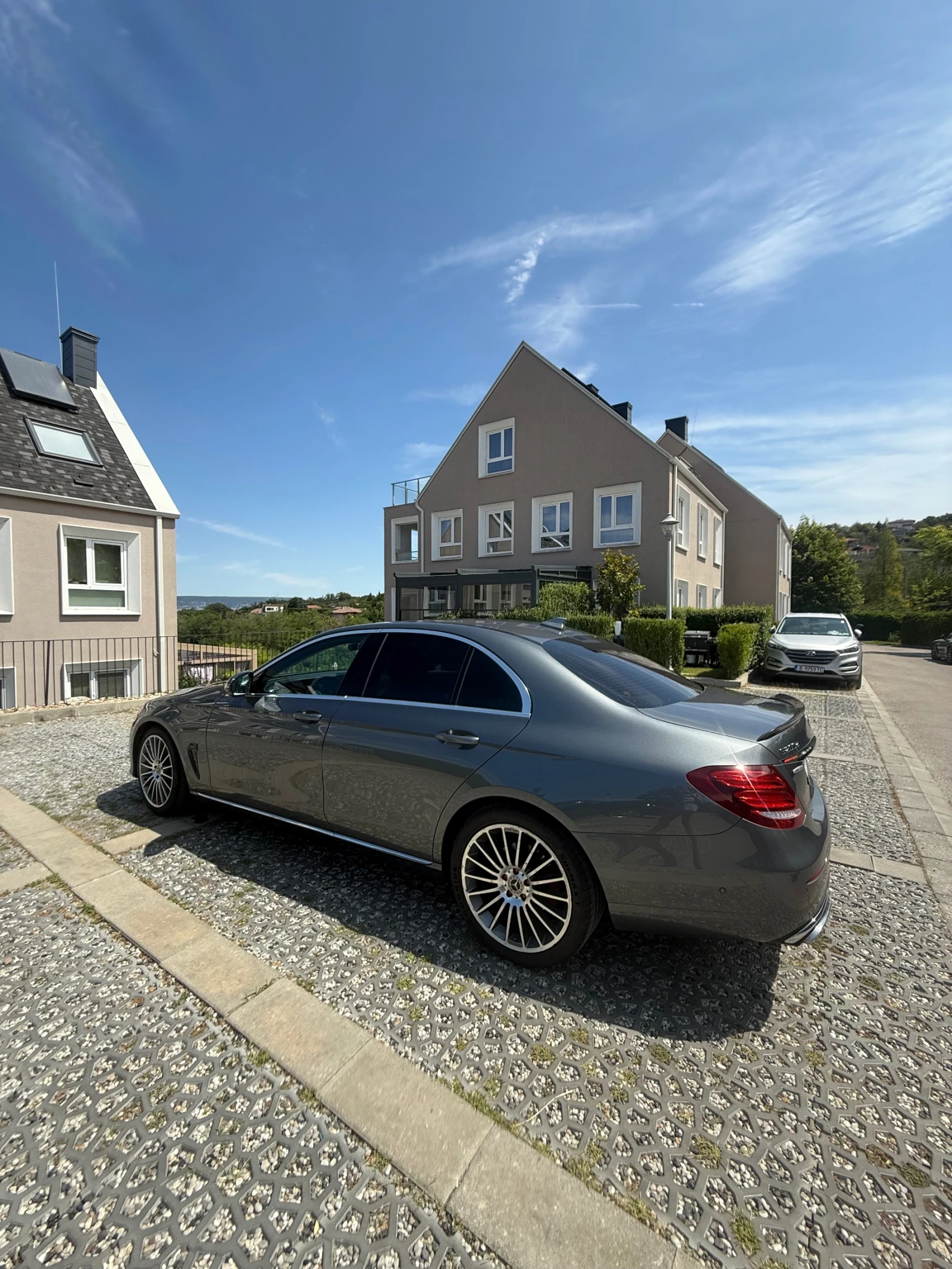 Mercedes-Benz E 200  - изображение 4