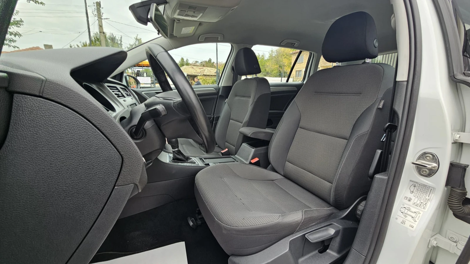 VW Golf 1.6TDi 7DSG IT-НАВИ-ТОП СЪСТ.-ИСТОРИЯ-ЛИЗИНГ - изображение 8