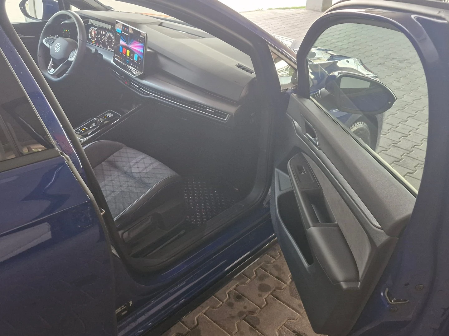 VW Golf 8 R-Line 1.5 eTSI OPF DSG | Mobile.bg   7