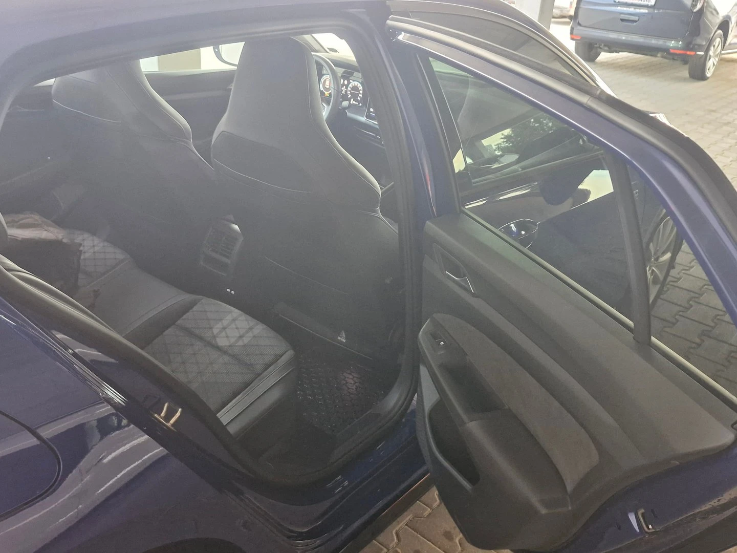 VW Golf 8 R-Line 1.5 eTSI OPF DSG | Mobile.bg   6