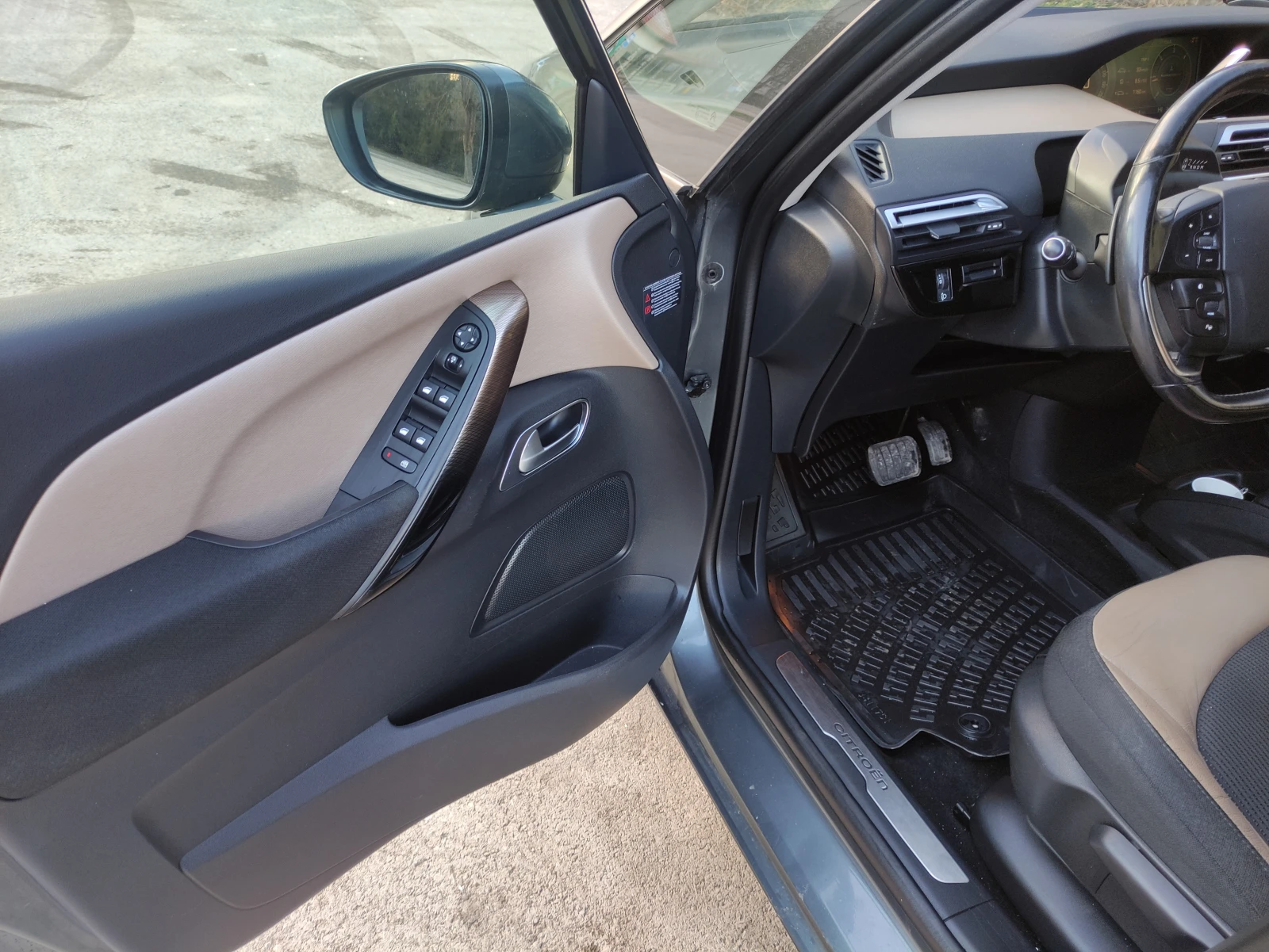 Citroen Grand C4 Picasso 2.0 HDI - изображение 10