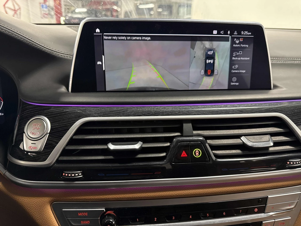 BMW 750 * АВТО КРЕДИТ* ЦЕНА ДО БГ * Сервизна история *  - изображение 10