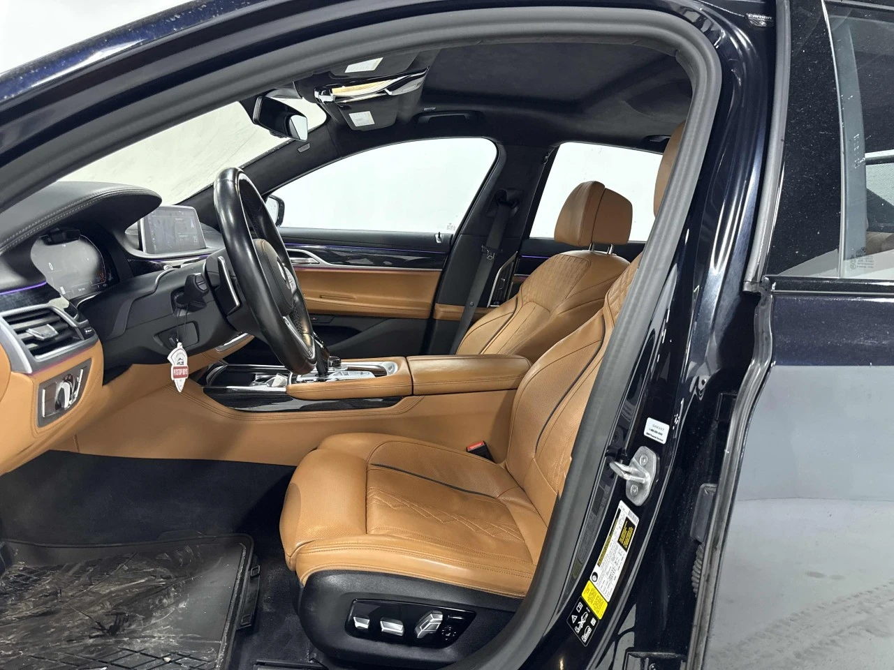 BMW 750 * АВТО КРЕДИТ* ЦЕНА ДО БГ * Сервизна история *  - изображение 7