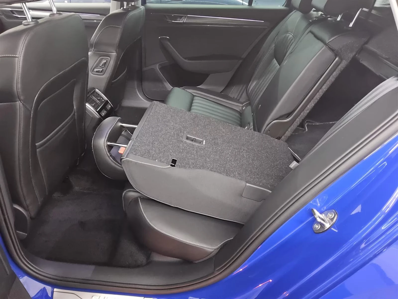 Skoda Superb 2.0TDI/190HP/CAM/MEMO/LED/NAVI/DIGI/CPLAY/703g - изображение 10