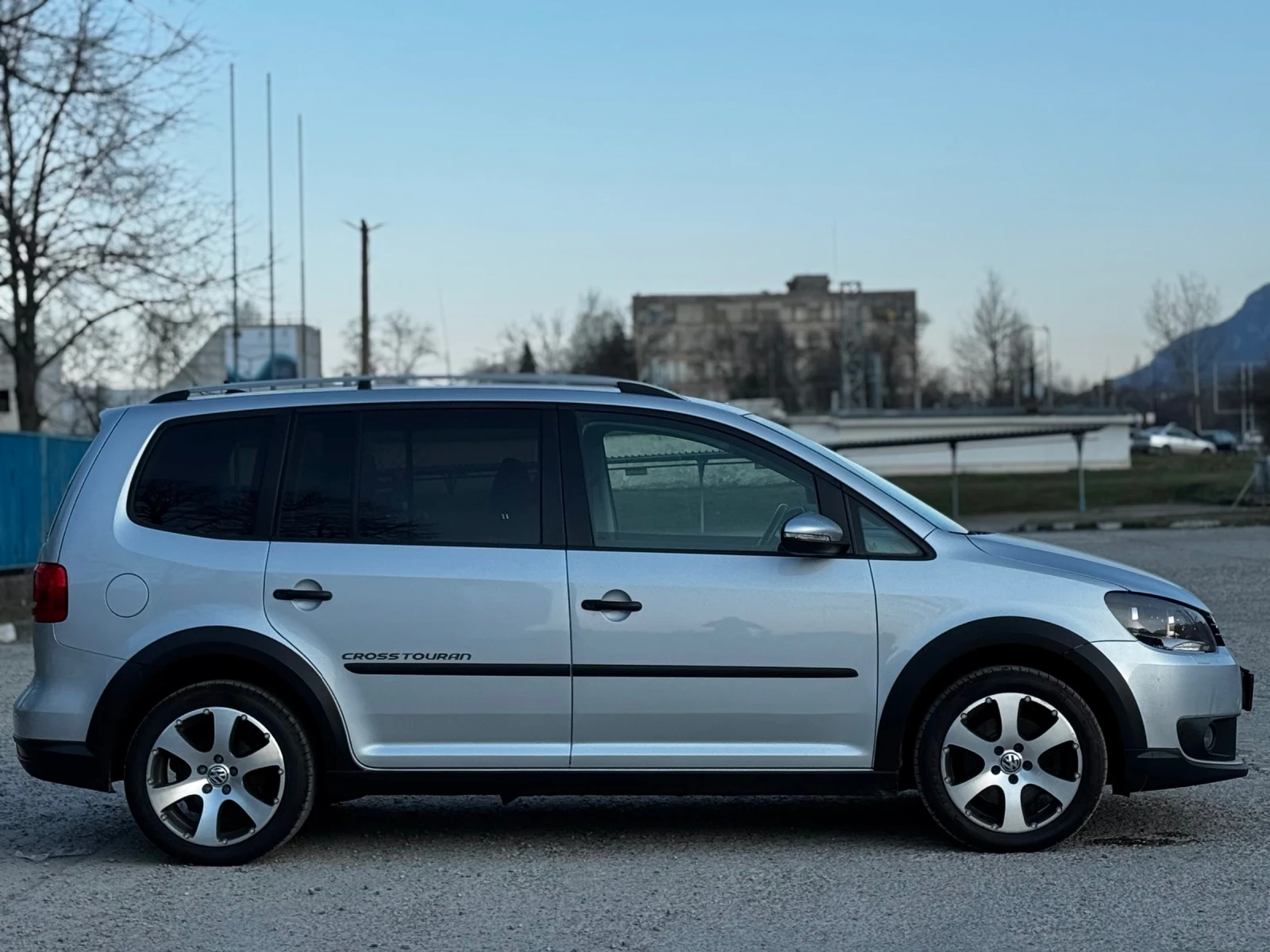 VW Touran CROSS 2.0TDI/7-МЕСТА, снимка 6 - Автомобили и джипове - 53816739