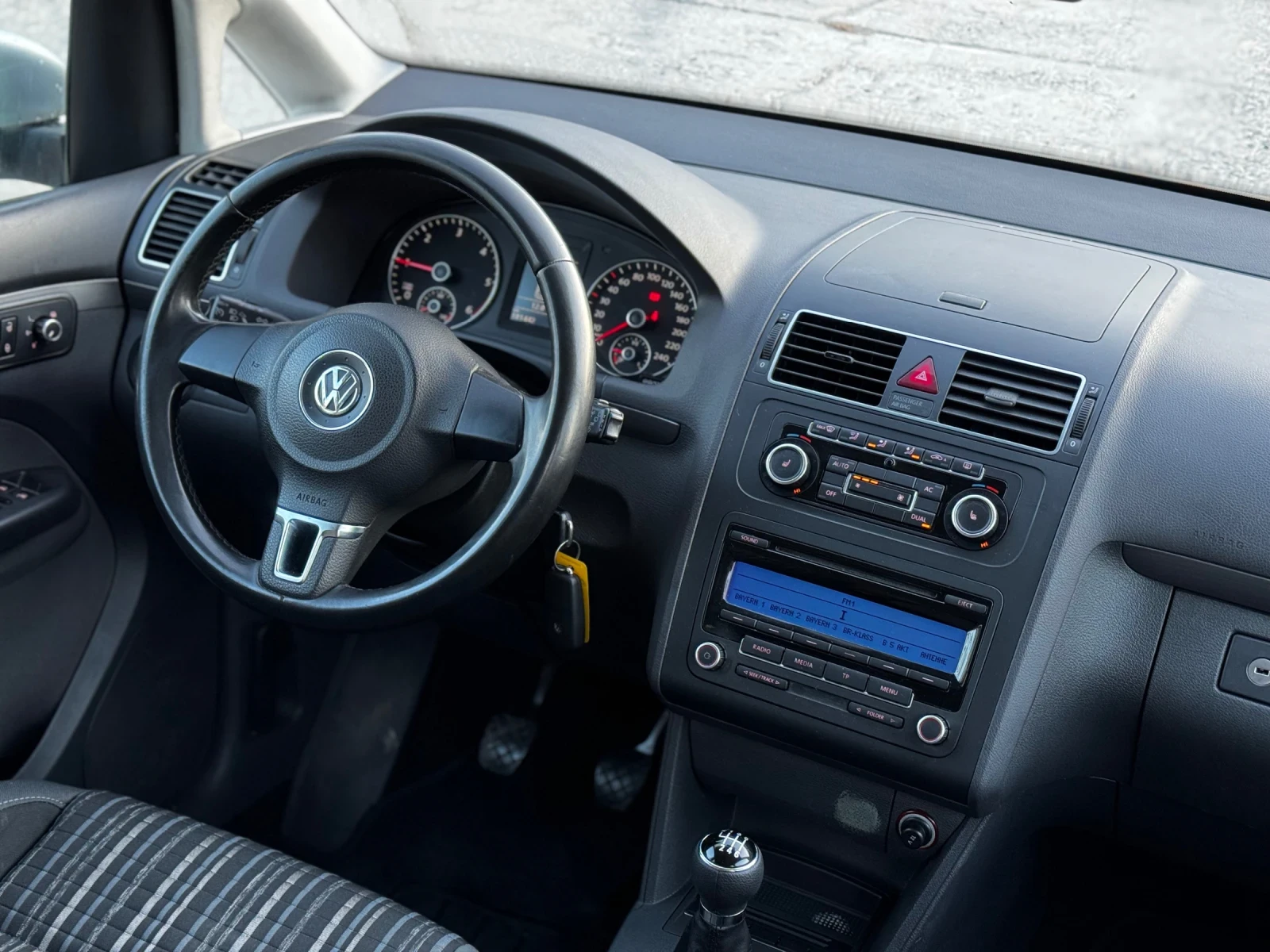 VW Touran CROSS 2.0TDI/7-МЕСТА, снимка 10 - Автомобили и джипове - 53816739