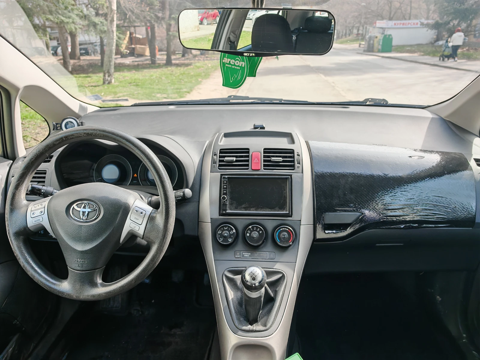 Toyota Auris, снимка 6 - Автомобили и джипове - 53888647