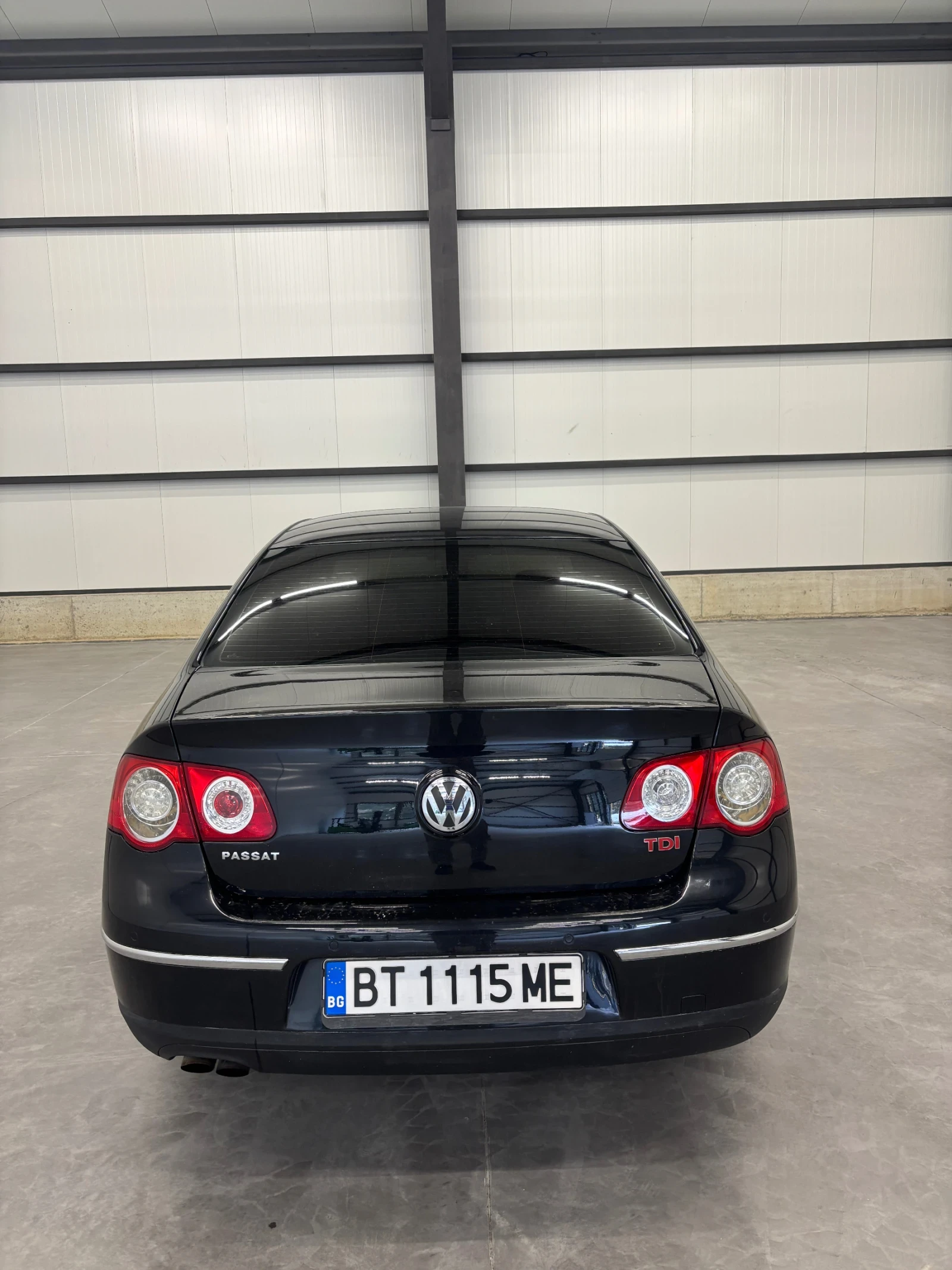 VW Passat 2.0 TDI Highline, снимка 5 - Автомобили и джипове - 54180755