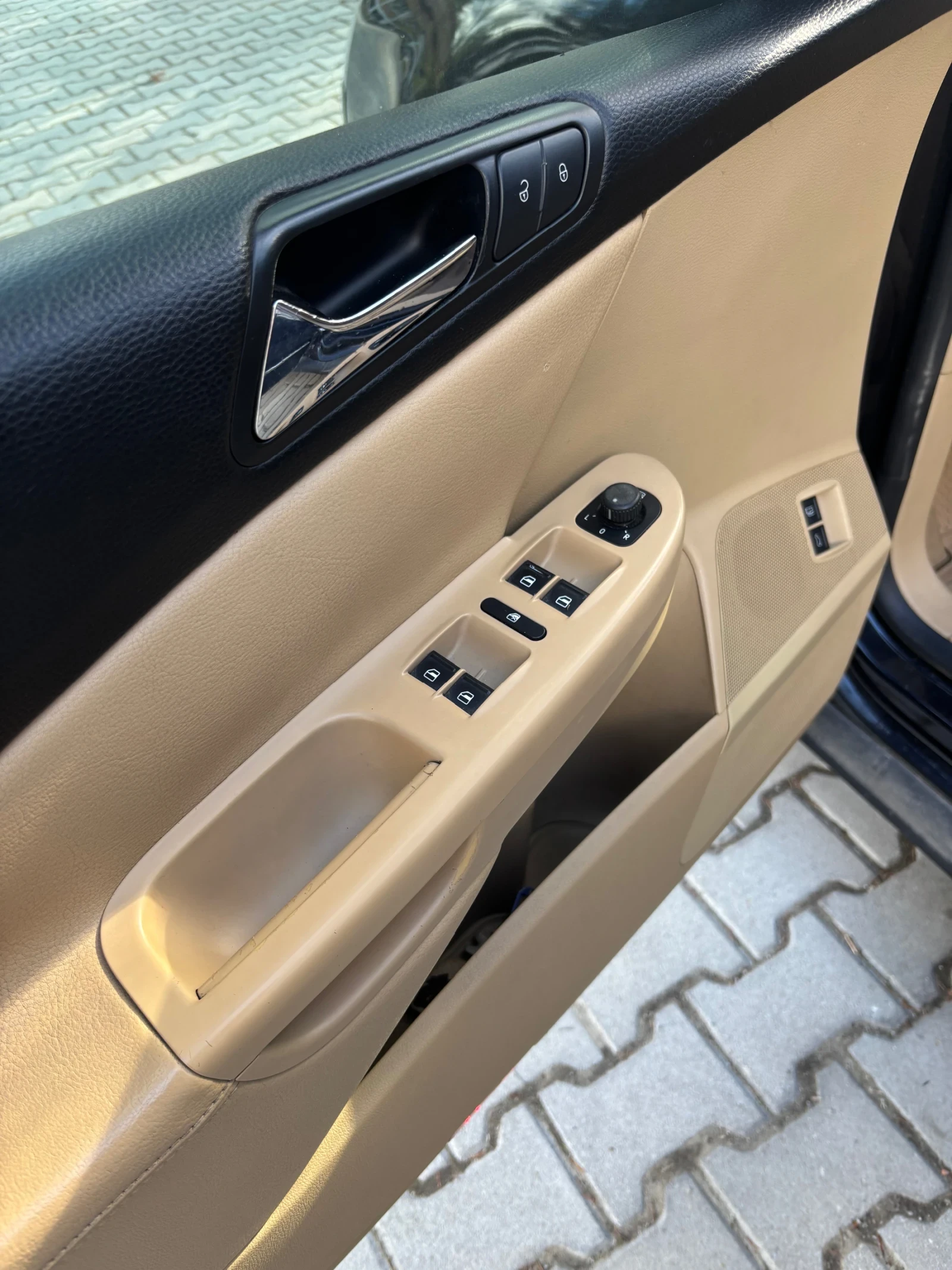 VW Passat 2.0 TDI Highline, снимка 15 - Автомобили и джипове - 54180755