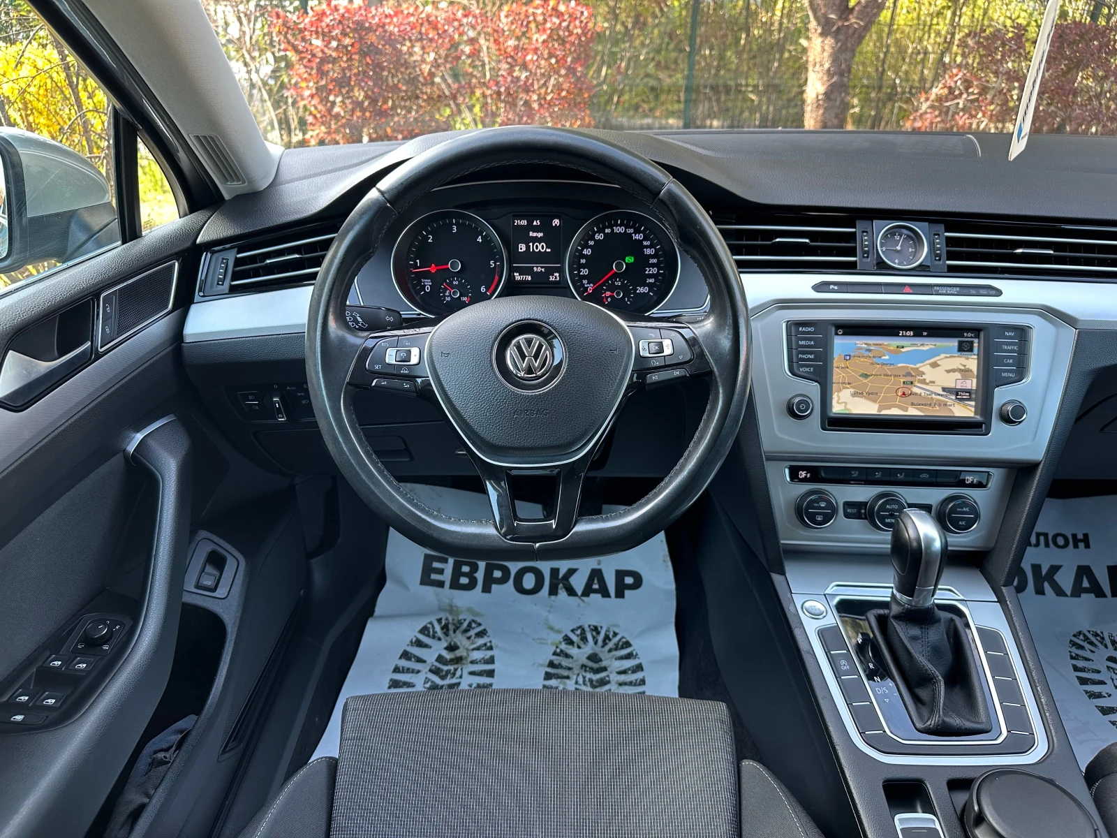VW Passat 2.0 TDI * DISTRONIC* , снимка 9 - Автомобили и джипове - 54225164