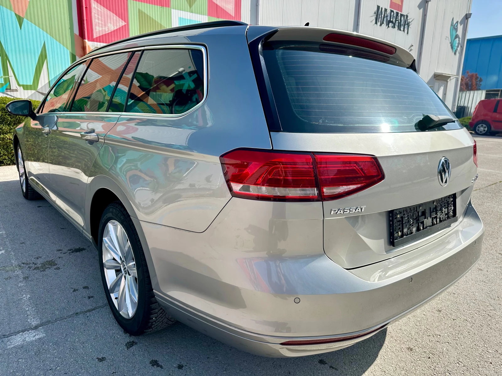 VW Passat 2.0 TDI * DISTRONIC* , снимка 3 - Автомобили и джипове - 54225164