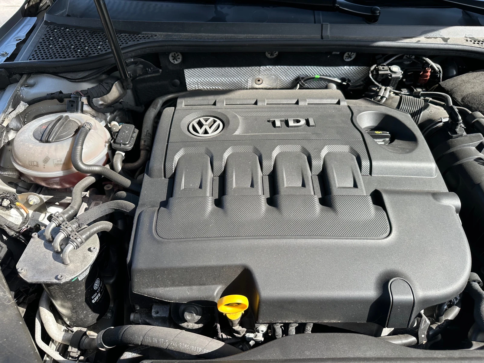 VW Passat 2.0 TDI * DISTRONIC* , снимка 15 - Автомобили и джипове - 54225164